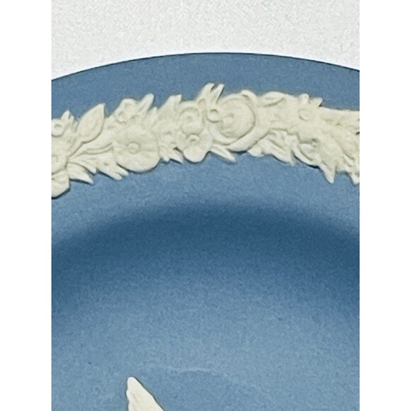 WEDGWOOD Jasperware Blue 4" Round Trinket Dish  Muses & Pegasus Englang - Picture 5 of 6